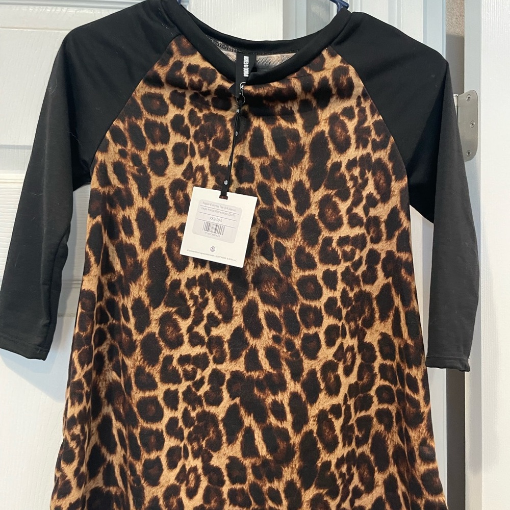 Leopard print 3/4 sleeve top